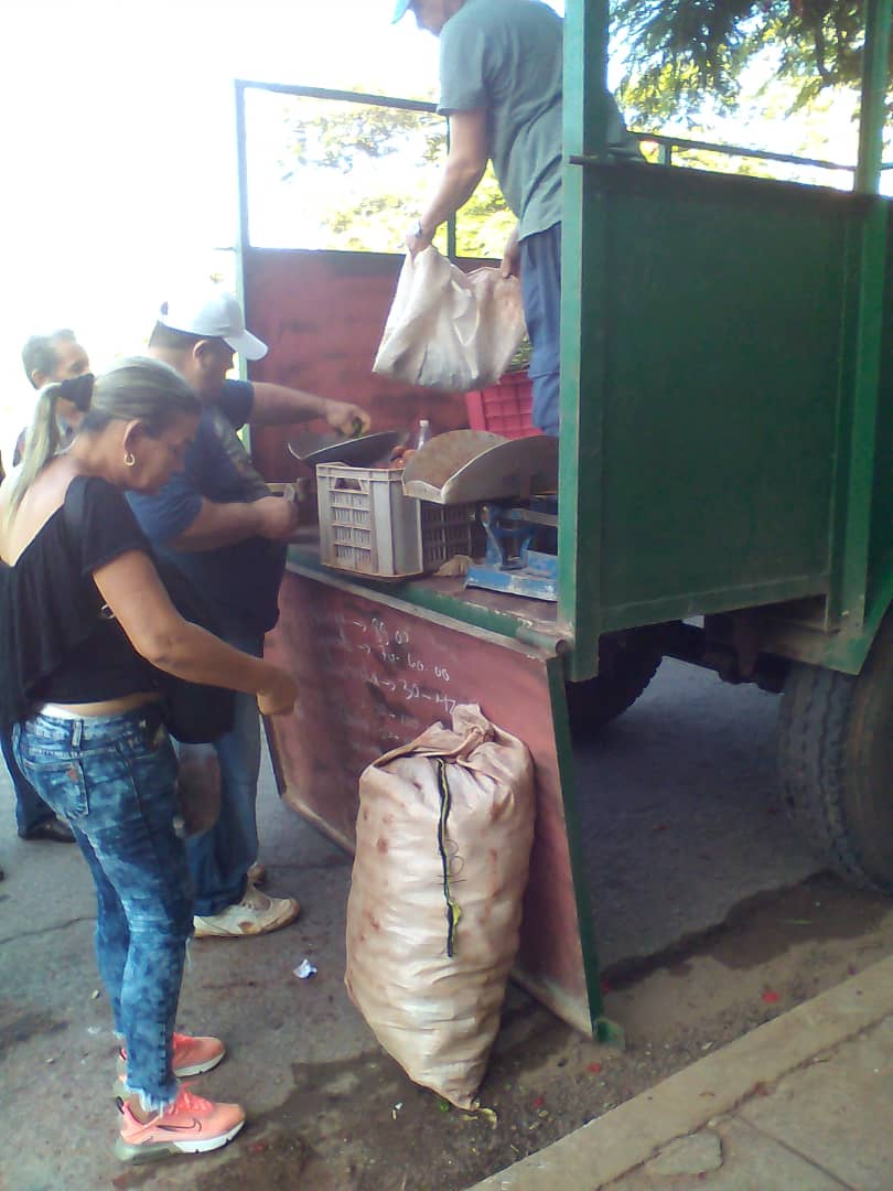 #LosPalacios ➡ Se realiza feria agropecuaria cada último sábado de cada mes con la participación de las diferentes estructuras productivas para la satisfacción y agrado de la población.
#PinarSeRecupera
 #ConTodosLaVictoria