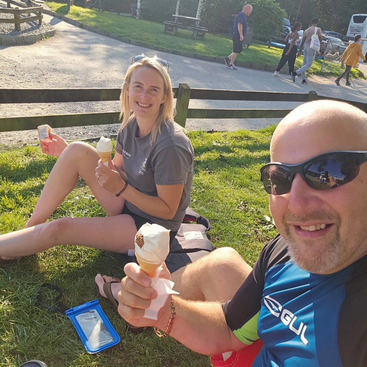 Little trip to Coniston this afternoon with @hlmel88 & Bertie 🐶 for a little paddleboarding in the sun 🌞. We paddled up to the Bluebird cafe for an ice cream 🍦 before leisurely paddling back. @aquaplanet @mistral_int #lastminutetrip