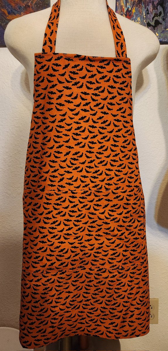 I freakin love bats! 
This apron is handmade by me with 100% cotton. 

Get in in my shop.

🦇 link in bio 🦇