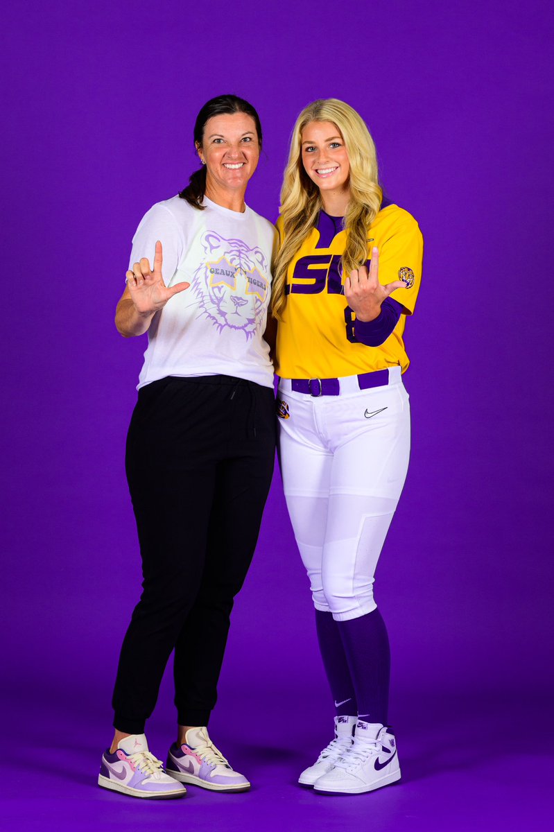 deal_cali's tweet photo. God is so GOOD!I’m so blessed to announce my commitment to Louisiana State University! I can’t thank the coaching staff enough for the opportunity they’ve provided me!! I can’t wait to be a tiger!! LET’S GEAUX!💛💜 @LSUsoftball @BethTorina @CoachNealPT @HWDobson @LSU_SandraMoton https://t.co/uhkt8oFQre