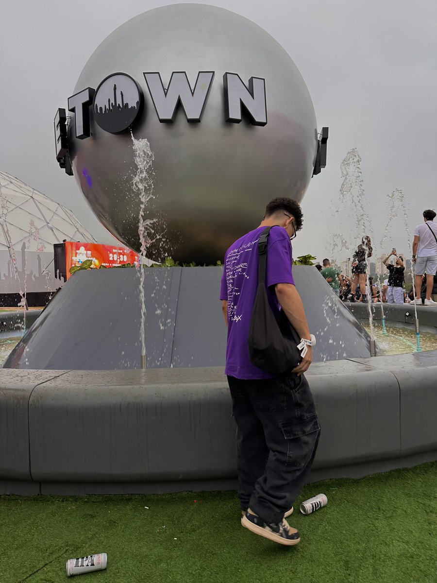 ryanhenriquex_'s tweet image. #TheTown 🔥