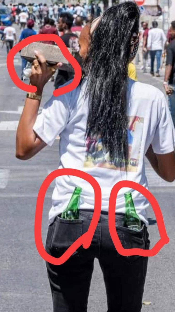 realyonaswoldu's tweet photo. .@IsraeliPM  watch this video.

The evidence is clear.

The people in this video attacking the 2 protesters are Eritrean Government supports. Review the evidence. https://t.co/Bsek1fnyua