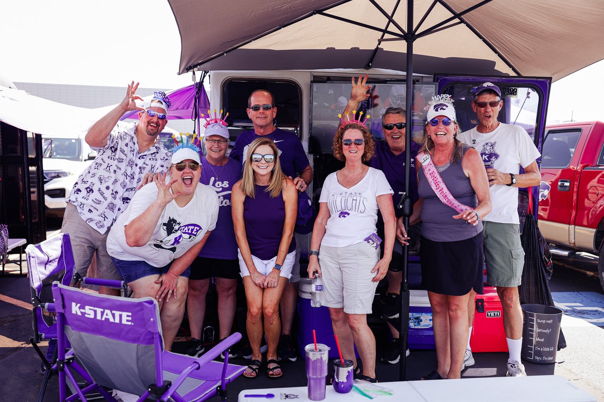 kstatesports's tweet photo. Back like we never left

#KStateFB https://t.co/YuACVGy4pK