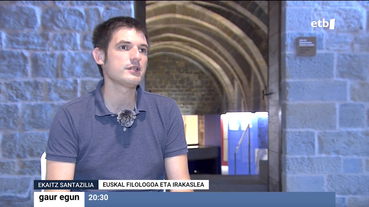 ESantazilia's tweet photo. Ama! Ama! Telebistan atera naiz! 📺

1826ko #Doneztebe-ko #bertso-en berri eman dugu Ricardo Urritzolak eta biok Nafarroako Errege Artxibo Nagusian, @euskaltelebista-ren albistegirako.

👀 👉 #euskara-z: https://t.co/ogwaCyRbmi
👀 👉 #gaztelania-z: https://t.co/P9ijbTcXpm https://t.co/uaEaGAkP7y