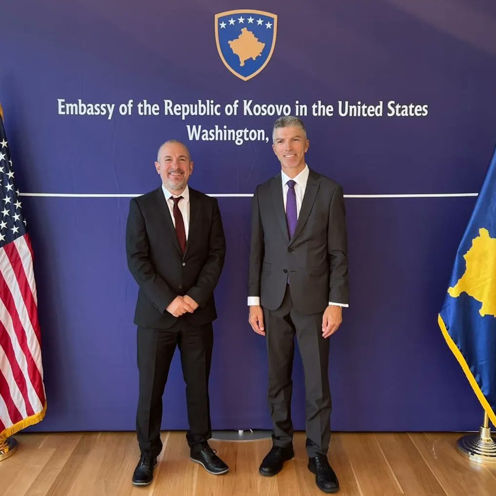 NiniBushati's tweet photo. 🇦🇱 🇽🇰  Mes vëllezërish më mirë në Washington DC. Ambasadori i Republikës së Kosovës Ilir Dugolli më uron i pari në këtë mision të përbashkët🇺🇲

#Kosova #Shqipëria #proudA #Energji #Pozitive #Aktiv #Diplomacia #Washington #USA https://t.co/TlFaLvXfDj