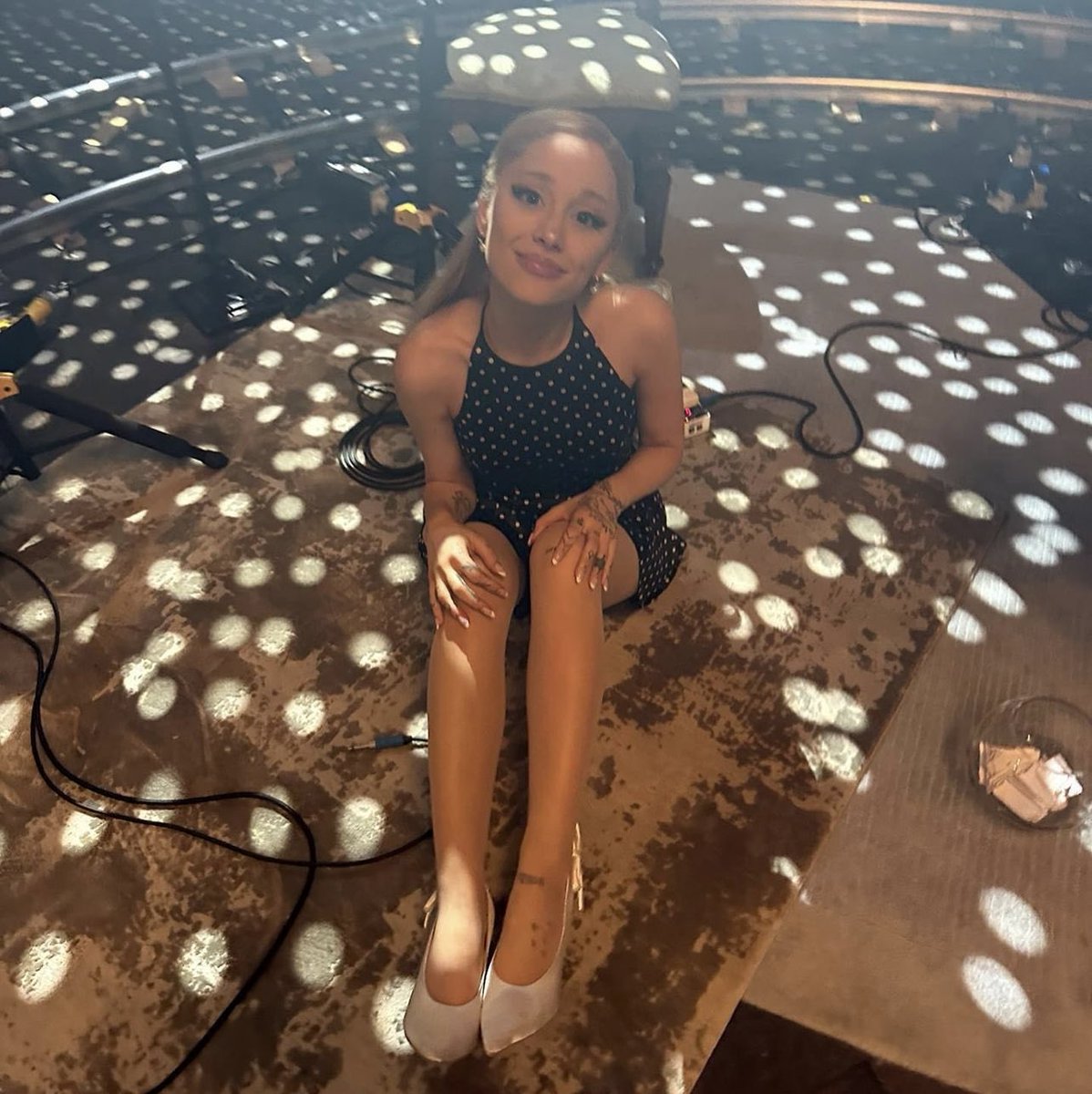 ntltcblue's tweet photo. swipe to see ariana’s photo dump from today! 🪩🩶 https://t.co/1RlmhC0CaJ