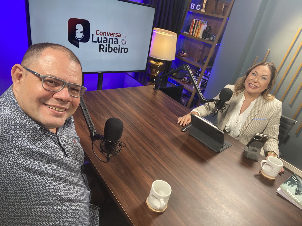 Ontem os papéis se inverteram: fui o entrevistado da amiga <a href="/LuanaRibeiroTo/">Luana Ribeiro</a>, que me deu a oportunidade de falar sobre o meu novo livro, “A noiva e outros contos políticos”. Claro que falamos tb sobre política. Obrigado, amiga!