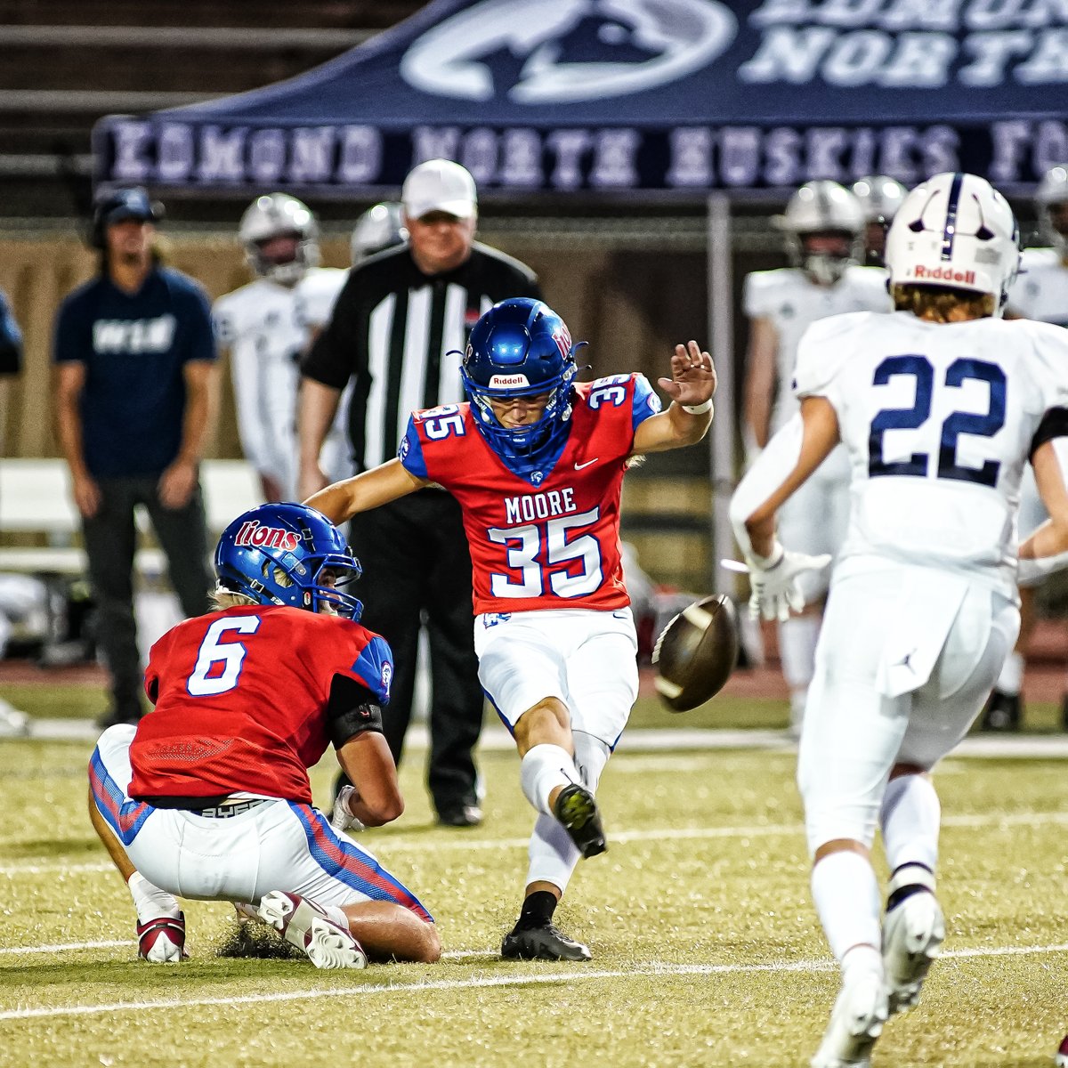 pjs_printing's tweet photo. Shots from the Moore/Edmond North game on 9/1 @LionsFBRadio @CoachGBryant #moorehighschool #football #prepfootball https://t.co/ayo1YOqAZO