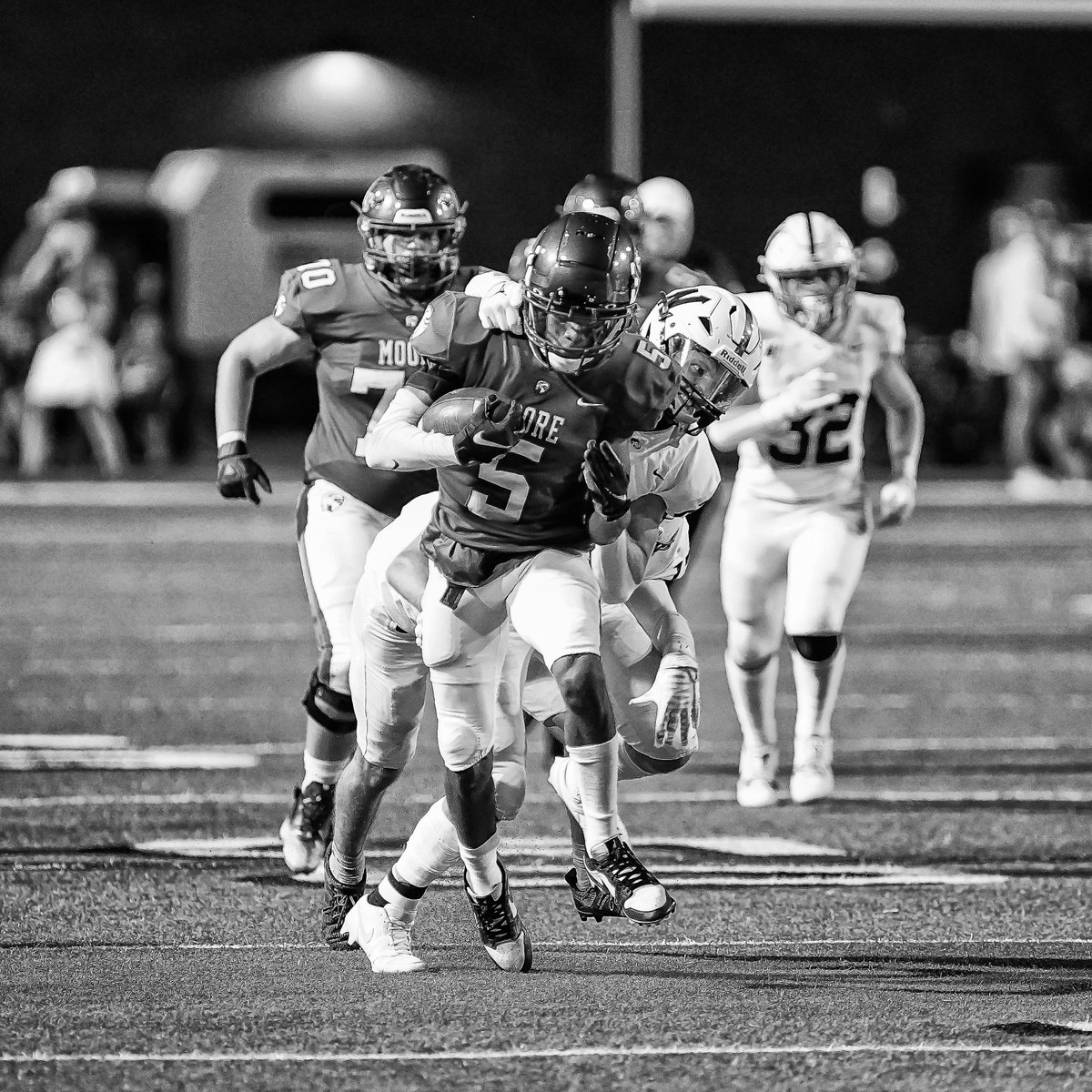 pjs_printing's tweet photo. Shots from the Moore/Edmond North game on 9/1 @LionsFBRadio @CoachGBryant #moorehighschool #football #prepfootball https://t.co/ayo1YOqAZO