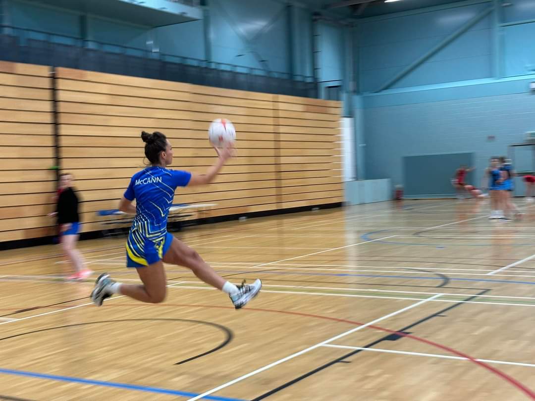 CazJMMcCann's tweet photo. Thanks for the fab pre season netball tournament today 😍 @WorcsNetball 👏🏽💫 @midrangenetball 💙 https://t.co/FGQjXx2kEj