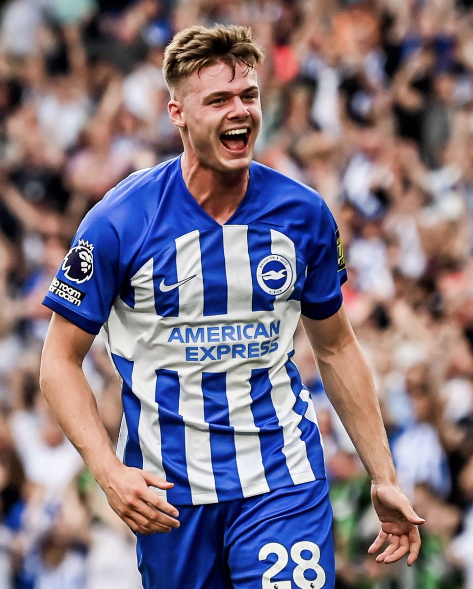 SanchoEdits's tweet photo. 🇮🇪Evan Ferguson is the real deal.
💫18-years old
☑️24 league games
⚽️10 goals
🅰️ 2 Assists 

Future star in Europe, such a unique profile with unreal technical ability at just 18-years old🌟 https://t.co/6cBR65ajHV