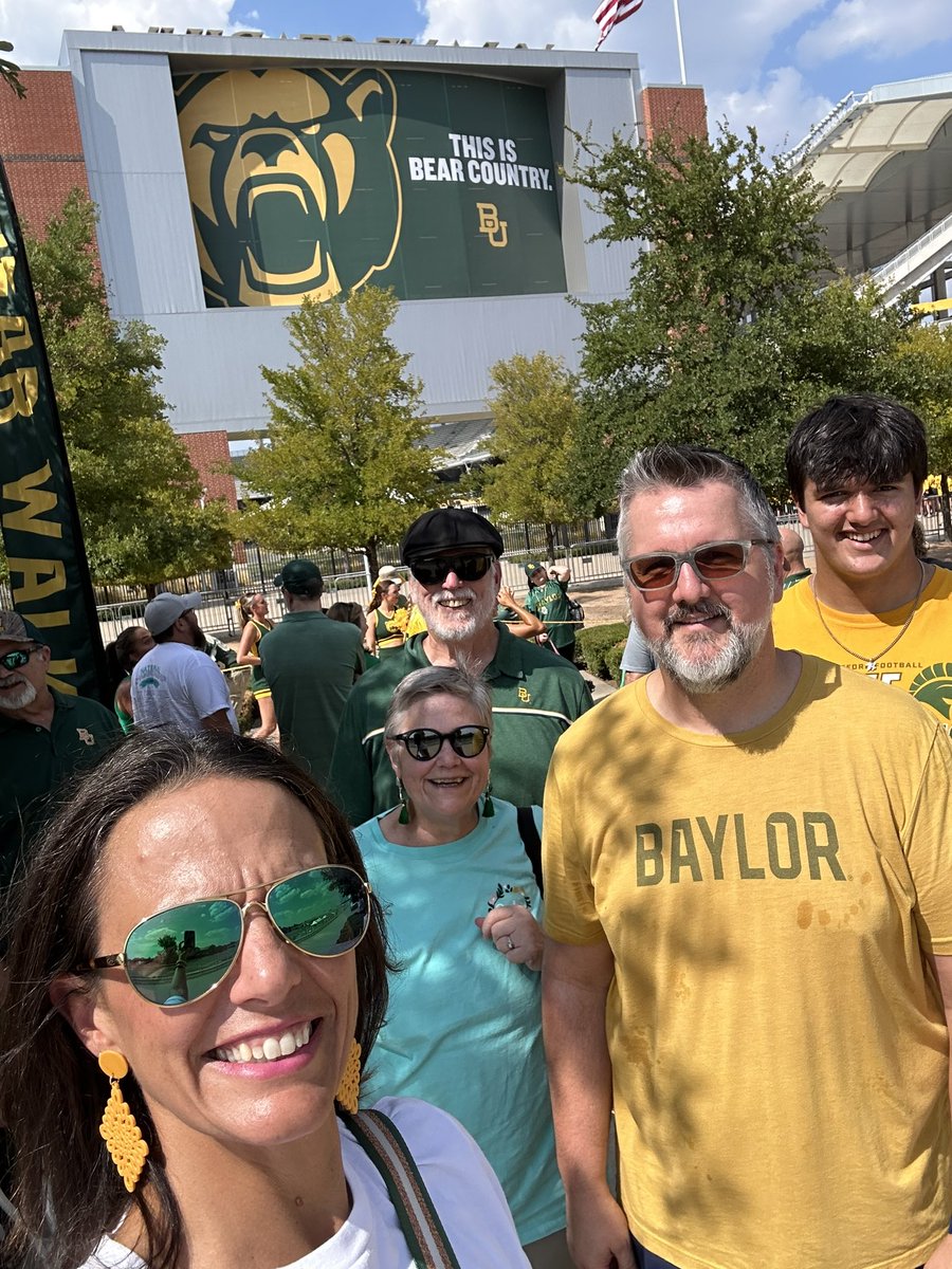 martyd101's tweet photo. Ready for game day @PolleyHawkins ! https://t.co/5vSbp431s8