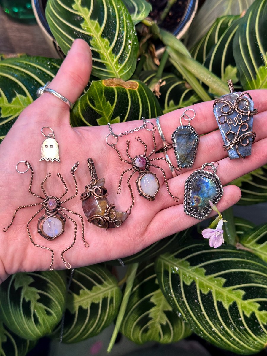 my spooky update went live yesterday✨⚰️👻