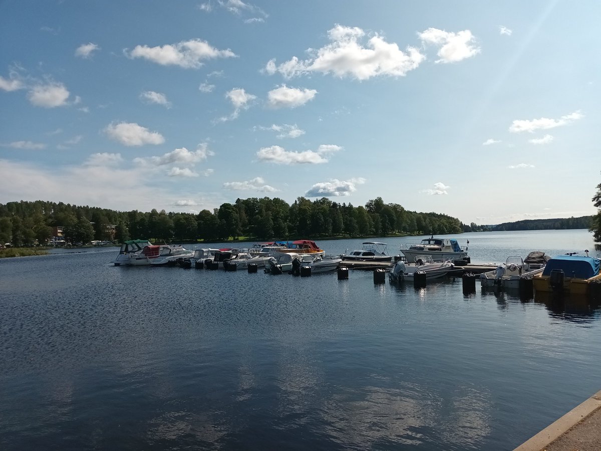 kristallnaach's tweet photo. Erstmal runter zum #Hafen #Hamn
...oh..#Hubschrauber #Rundflüge..
#Flohmarkt #Loppis #Schweden
#Oxhälja #marknad #Filipstad 🇸🇪 #Värmland 🦌 #Elchenländle23 https://t.co/wi9ZKvLWIH