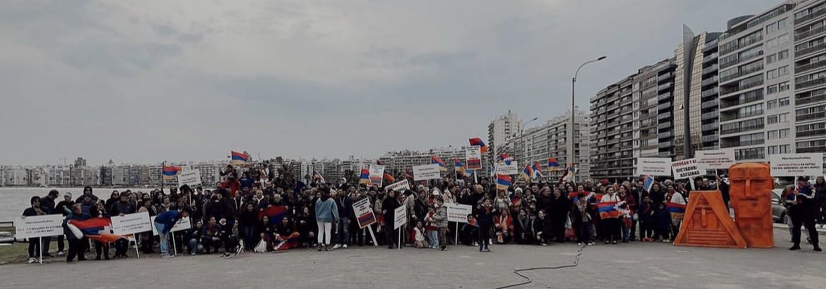 maria55555__'s tweet photo. Montevideo, Uruguay today #ArtsakhBlockade 🇺🇾🇦🇲 https://t.co/dwZDnnXv7M