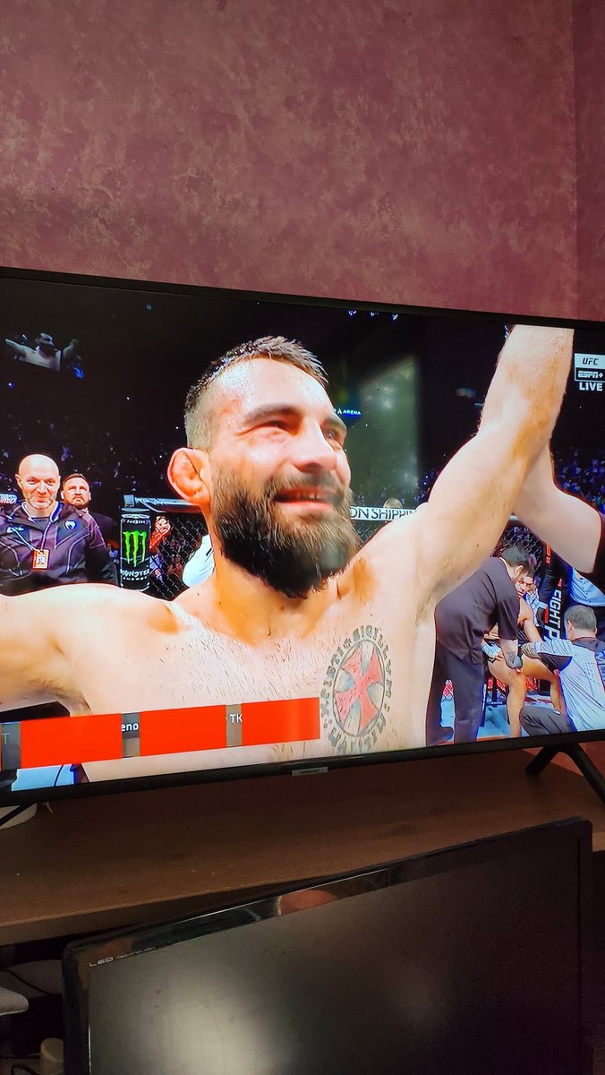 LizakaNinja's tweet photo. Awesome fight. Another win, une autre victoire for @BenoitSt_Denis 
My favorite fighter.  Congratulations https://t.co/2HMDS1bfzs
