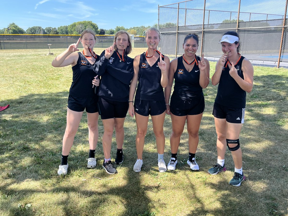 HarlemGTennis's tweet photo. Your Huskies were just 1 overall point away from being the Champs of the Harlem Invite, but we did earn a admirable 2nd place finish! Additional, our 2 Doubles (Coletta/Fulton), 3 Doubles (Badgley/Scott) and 4 Doubles (Kuehne/Schemel) all were Champions in their divisions! https://t.co/GwDhsWQIfG