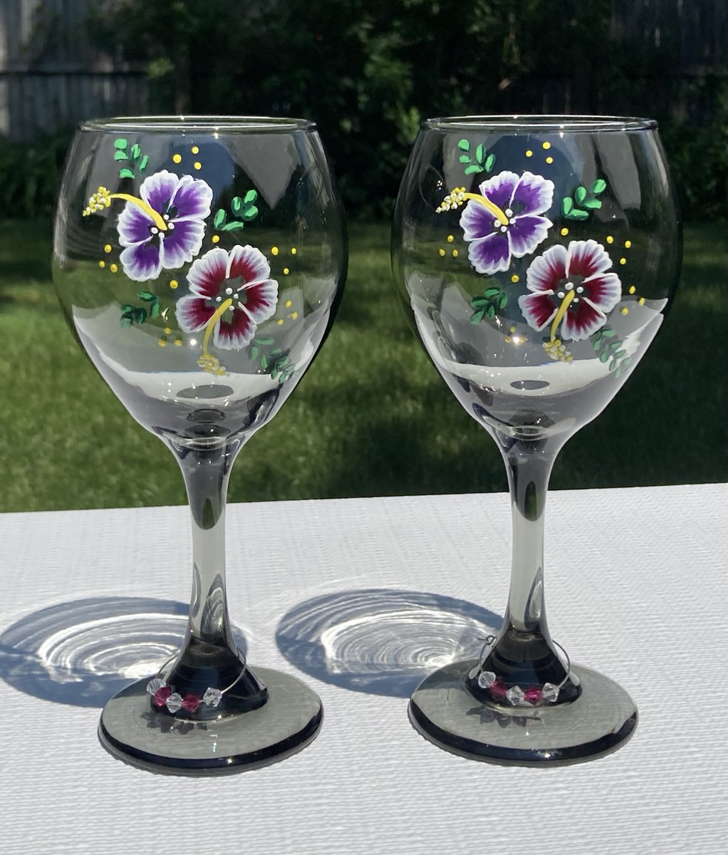 etsy.com/listing/122463… #wineglasses #blackglasses #giftsforher #SMILEtt23 #paintedglasses #floralglasses #etsyshop