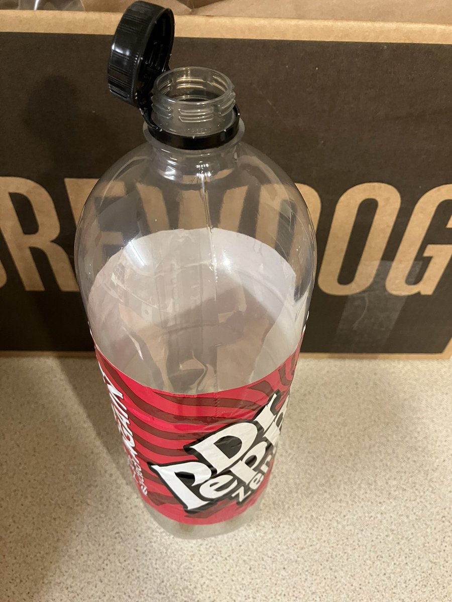 MattVonBosh's tweet photo. Hey, @drpepper pack it in with these caps please. #annoying #inconvenient why no normal screw cap in the UK? https://t.co/AwDyPdk4kB