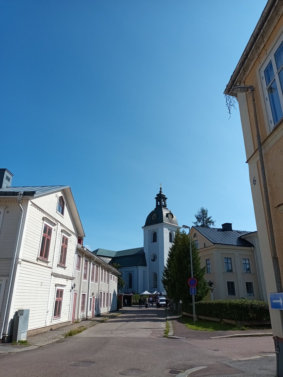 kristallnaach's tweet photo. Nochmal #Kyrka #Kirche gucken..
#Flohmarkt #Loppis #Schweden
#Oxhälja #marknad #Filipstad 🇸🇪 #Värmland 🦌 #Elchenländle23 https://t.co/OLvP0nzM9o