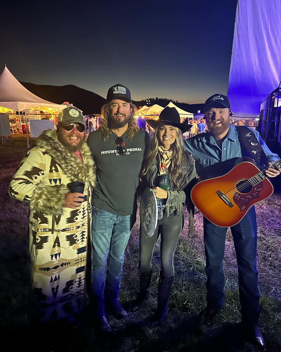 BriBagwell's tweet photo. @farmjamfestival was rad. Washington is gorg. Lucky to meet and be surrounded by incredible talent. One more in Marysville, WA tonight with our Drifters fam! Show at 6 at @5RightsBrewing . $15! @lowdowndrifters #colbyacuff @WarHippies https://t.co/D2JSzq0vnv