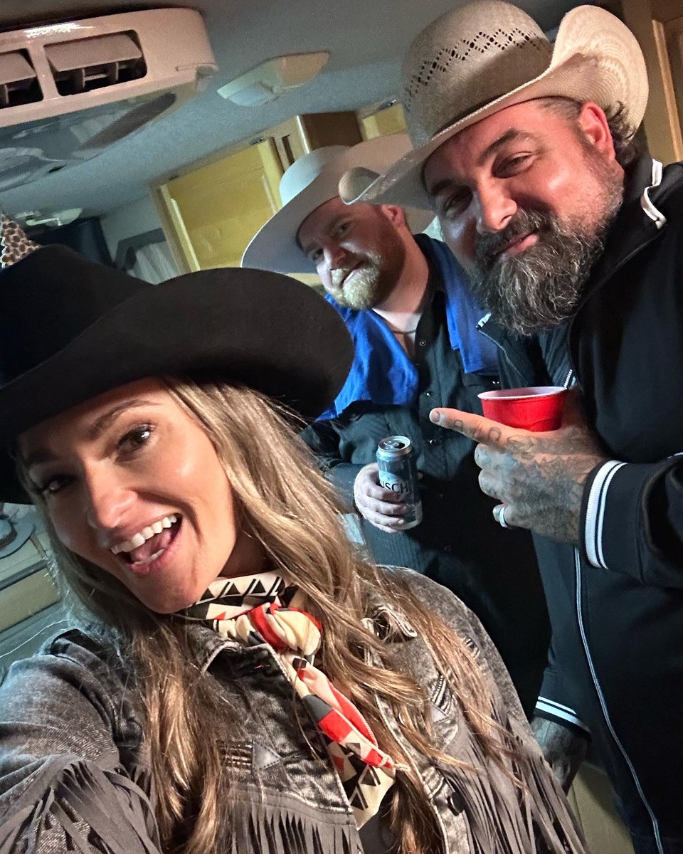 BriBagwell's tweet photo. @farmjamfestival was rad. Washington is gorg. Lucky to meet and be surrounded by incredible talent. One more in Marysville, WA tonight with our Drifters fam! Show at 6 at @5RightsBrewing . $15! @lowdowndrifters #colbyacuff @WarHippies https://t.co/D2JSzq0vnv