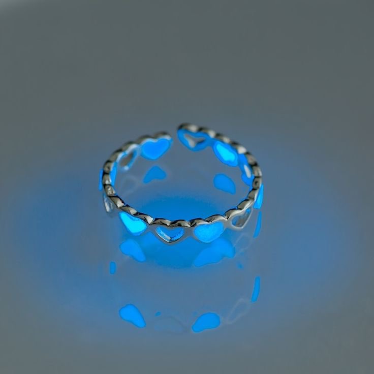 SoftnessDaily's tweet photo. glow in the dark rings 🎀 https://t.co/jICYTgqn1d