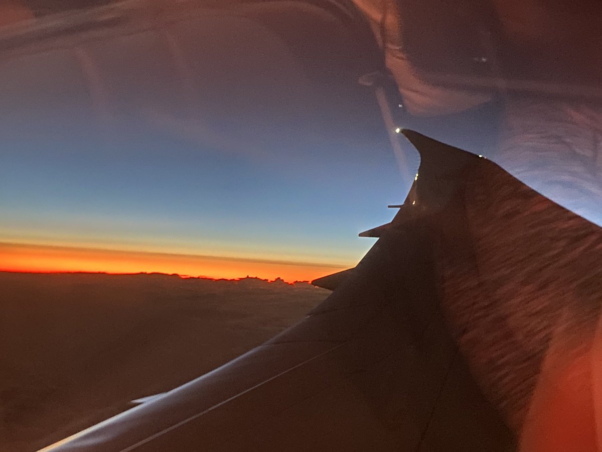 bjako's tweet image. Great flight overnight from Dallas to Sydney with #Qantas #QF8 great and friendly crew available when you needed them. Much appreciated. And a nice sunrise to boot.