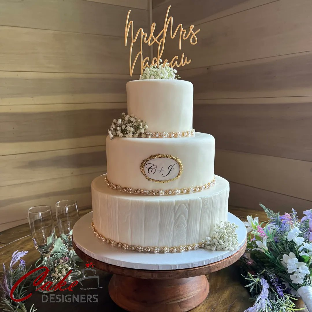 CakeDesignersPA's tweet photo. Are you looking for a rustic but elegant approach to your wedding design? We can help you design a cake from scratch that complements your venue and your taste. Give Patty a call at 407-314-4693.

#rusticwedding #allwhitecake #elegant #helenflorida #floridawedding #fairytale https://t.co/a9a8Cn75AC