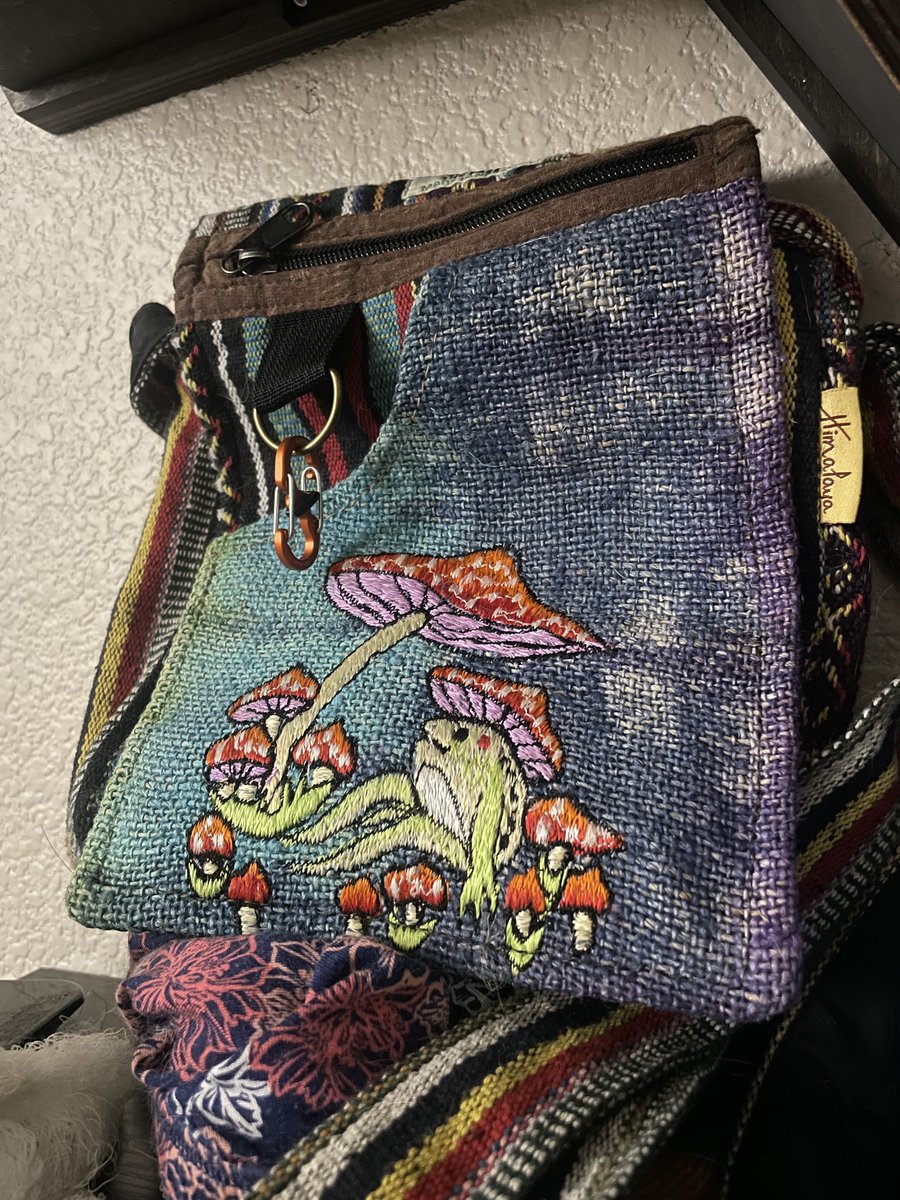 jmdones_'s tweet photo. this is the bag from that fit in case anyone was wondering, very essential https://t.co/ZgKDmkNga6