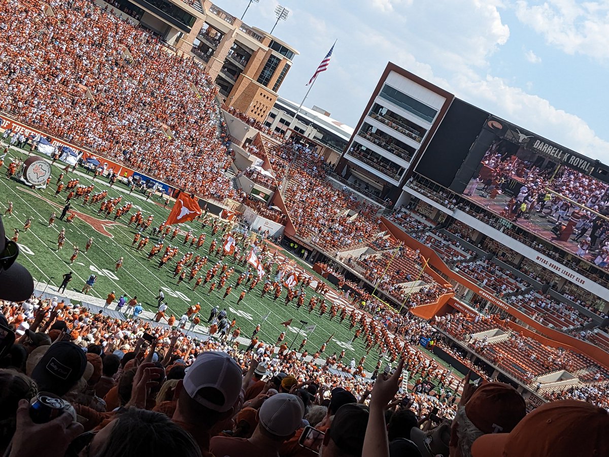 #HookemHorns 🤘🏻
First game of the season!