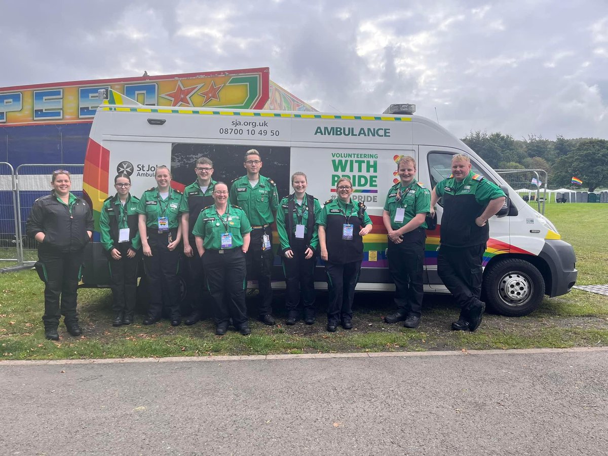HeatherA_2019's tweet photo. Today I’ve been out volunteering at Chase Pride 🏳️🌈🏳️⚧️
It’s been a wonderful sunny day and a great event💚
#SJApride @SJASSWYouth https://t.co/nlFEJp4Ufk