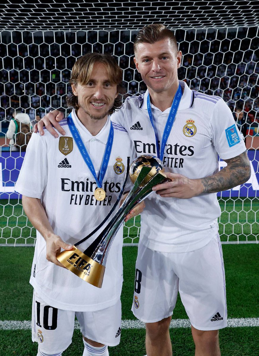 🗣️ Toni Kroos: “Modric y yo estamos aquí para que los demás se sientan seguros y cómodos para jugar y para ayudar a los jóvenes y lo haremos." 

ETERNOS. 🤍