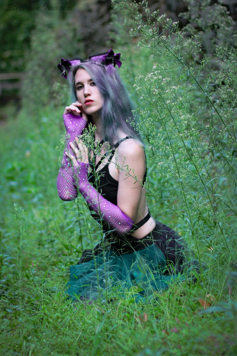 Sweetxsurendyr's tweet photo. Which way, Alice?
@SteelRainImages 

#cheshirecat #cosplay #aliceinwonderland #goth #altgirls #meow https://t.co/G9ny5esqv3