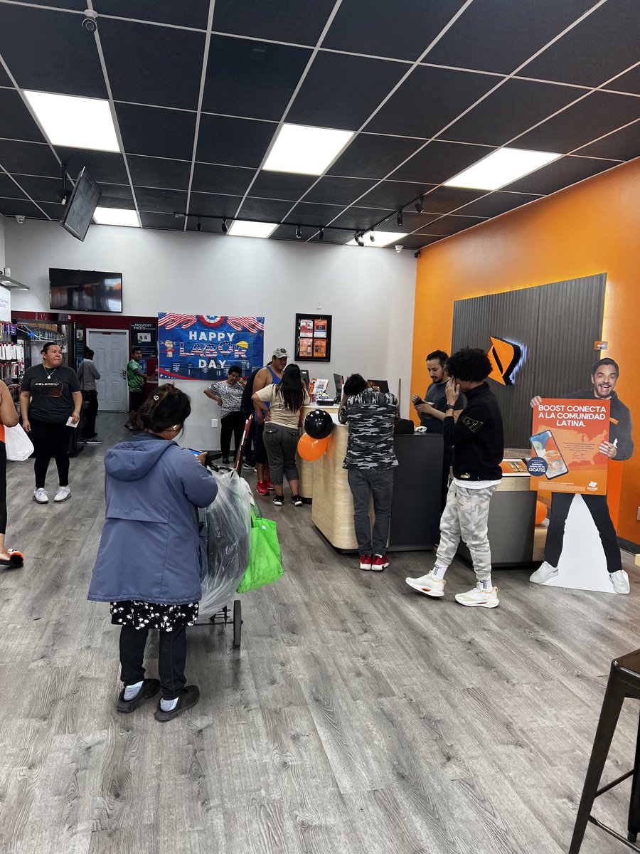 saularias's tweet photo. Boost Labor Day Extravaganza here in Oakland and across the nation #boostmobile ⁦@BoostKelly⁩ @seanlee9 https://t.co/M5Q0PmOCII
