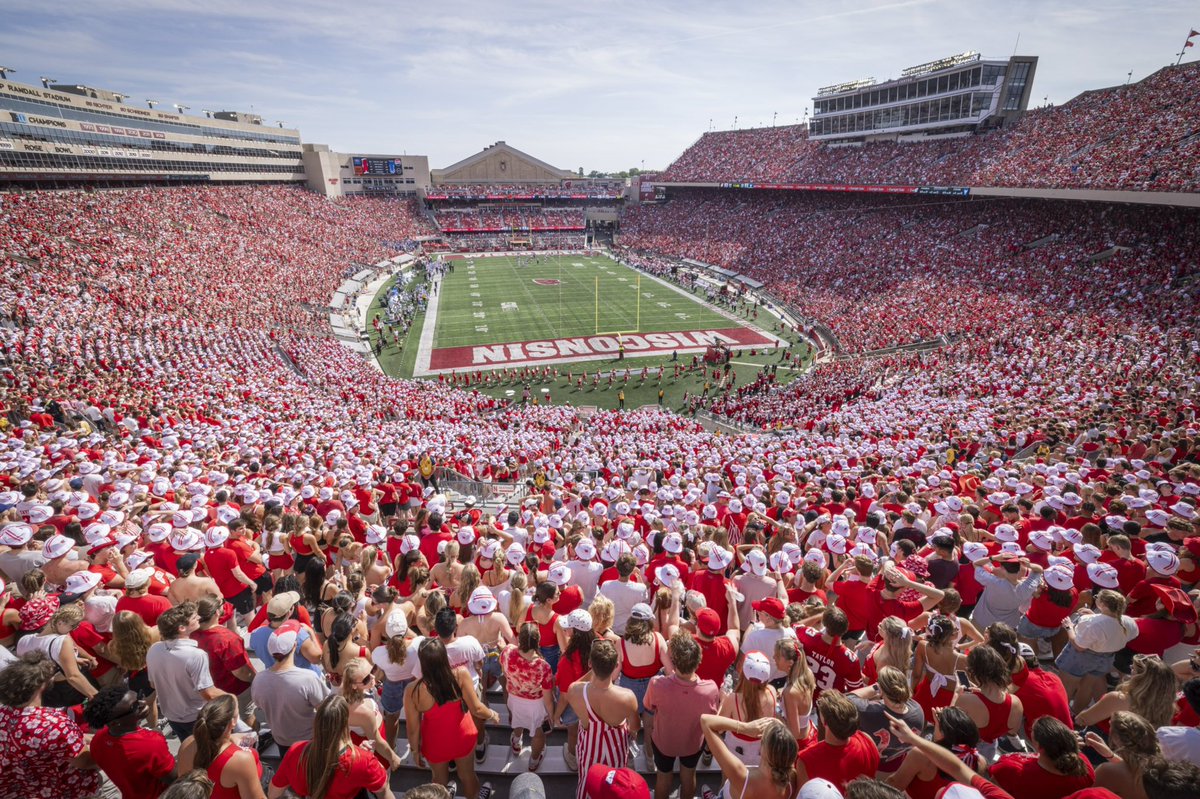 BadgerFootball's tweet photo. Kicking off a new era with a sellout!
#ThanksFans 👐 https://t.co/Wvuigx4ifn