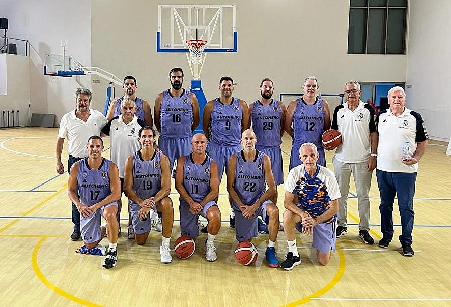 ¡Campeones del triangular de las Fiestas Lustrales de La Gomera tras derrotar al combinado local por 21-52 y a <a href="/Vetbasquetfcb/">Veterans Basquet FCB</a> por 19-28! Ambiente de lujo en el Audillón magnífica organización en un fin de semana inolvidable. ¡Gracias a todos! 😀🏀🙏