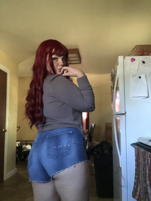 Wanted these on my insta but it won&rsquo;t stop cropping my ass out of the pictures when I post it 😭 https://t