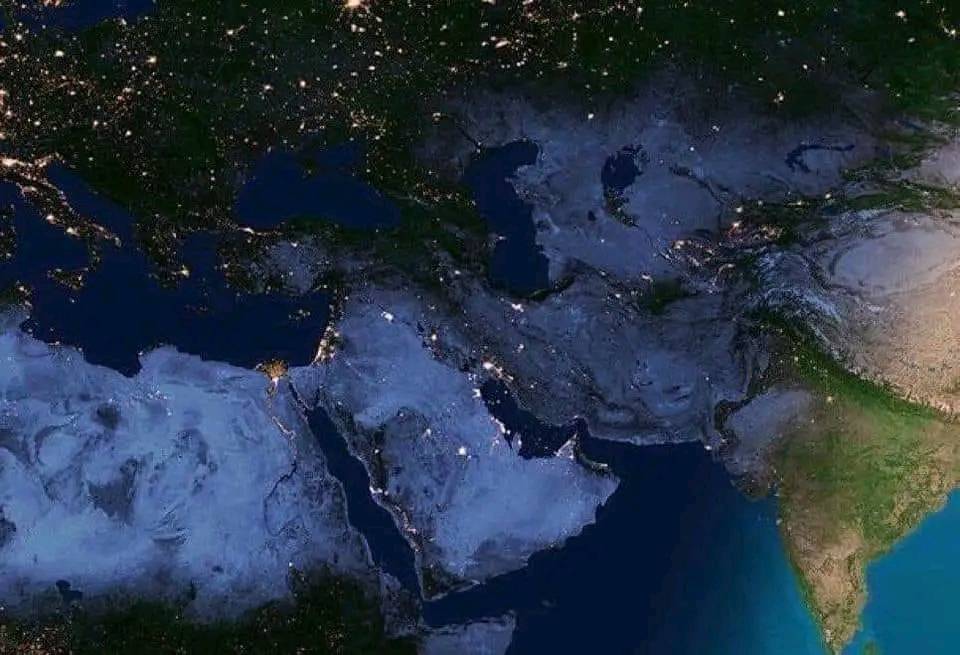 "يُولِجُ اللَّيْلَ فِي النَّهَارِ وَيُولِجُ النَّهَارَ فِي اللَّيْلِ" ♥️