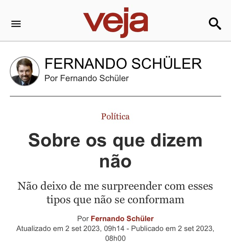 mauad_joao's tweet photo. Fernando Schüler é leitura essencial nos dias que correm. Forma e conteúdo brilhantes.
Leiam! 👏👏👏

“A história é conhecida, e bastante constrangedora. Um fazendeiro é pego em um automóvel praticando sexo com duas meninas, de 14 e 13 anos. Condenado a oito anos de prisão, recorre. Na segunda instância, é absolvido. O magistrado que relatou o caso diz que era “crível” que o sujeito confundisse a menina com alguém maior de 18 anos e que, afinal de contas, a menina era uma “bêbada” e “prostituta”. O Conselho da Criança e do Adolescente lamentou o fato, dizendo que o estuprador merecia uma “pena exemplar”. E não existe “sexo consentido” com uma menina de 13 anos. Está bêbada? Deve ser protegida, não abusada. Só um país inteiramente doente pode empurrar uma coisa dessas para debaixo do tapete.
Pois bem, um jornalista, Tiago Pavinatto, usou palavras fortes, em um programa de TV, para se referir ao magistrado que relatou o caso. A emissora não gostou e mandou que ele se desculpasse. Pavinatto disse não. Terminou demitido. Seu gesto ganhou alguma notoriedade. Em um país em que o medo se torna o pão de cada dia, alguém disse não. Pode-se concordar ou não com o gesto de Pavinatto. Muita gente acha que ele poderia ter feito uma crítica mais suave, e deve haver quem concorde, discretamente, com o magistrado. De minha parte, o que fascina é o gesto. O fato de que alguém, em um certo momento, decida pagar o preço de andar na contramão. E o faça em nome de algumas convicções.
Ainda agora ando acompanhando o caso bem mais complicado de Jordan Peterson e sua disputa com a Associação de Psicólogos de Ontário, no Canadá. Peterson é um tipo politicamente incorreto e foi “condenado” pela associação a fazer um “curso de reeducação digital” em razão de meia dúzia de tuítes sobre assuntos variados. Em um deles, Peterson diz achar que uma modelo obesa “não era bonita”; em outro, chamava Justin Trudeau, o primeiro-ministro pop do Canadá, de puppet. Uma marionete, ou coisa assim, em razão de decisões que ele tomou na pandemia. A associação decidiu que ele não estaria apto a atuar como psicólogo e exigiu que fizesse o tal curso. Peterson disse não. Recorreu à Justiça e perdeu. Se for mesmo obrigado a fazer o curso, diz que transformará tudo em um espetáculo sobre a intolerância canadense atual. Caso isso aconteça, diria que será um striptease do ridículo contemporâneo. Dizer não, por vezes, pode sair caro.
Meu caso favorito é do Oscar Wilde. Ele namorava Bosie, filho do marquês de Queensberry, era casado e a homossexualidade era crime na Inglaterra do fim do século XIX. Wilde era uma estrela. Havia acabado de lançar The Importance of Being Earnest, era ovacionado nos teatros londrinos e tinha uma sedução parecida com a de Jordan Peterson pela ironia debochada de quem anda na contramão da cultura. O pai do rapaz um dia lhe mandou um bilhete agressivo, chamando Wilde de “sodomita”, em uma evidente ameaça. Wilde poderia ter recuado, mas disse não. Resolveu processar Queensberry ele mesmo, e a partir daí cavou sua desgraça. O processo virou, o marquês demonstrou facilmente que ele era, de fato, um homossexual, o que lhe rendeu dois anos de trabalhos forçados, boa parte do tempo empurrando um moinho, como um cavalo, na prisão de Reading.
Jordan Peterson talvez ganhe alguns milhares de seguidores com sua petulância. Wilde morreu à mingua, em um hotel barato, em Paris, poucos anos depois. É evidente que seu gesto se tornou icônico. Eu mesmo fui até o Cadogan Hotel, em uma noite quente de Londres, apenas para capturar um pouco da atmosfera em que Wilde passou sua última noite, antes da prisão. Consta que ele bebeu muito naquela noite, e por muito tempo tornou-se mais um bandido do que herói, e era tremendamente embaraçoso pronunciar seu nome na Inglaterra.
Heroína mesmo foi Rosa Parks. O ônibus em que ela se recusou a levantar e ceder o lugar aos passageiros brancos conheci no magnífico Museu de História Afro-Americana, inaugurado por Obama, em Washington, e que ninguém deveria deixar de visitar. Naquele 1º de dezembro de 1955, porém, em Montgomery, no Alabama, estado segregacionista do sul dos Estados Unidos, as coisas eram bem mais complicadas. Ela era costureira e ativista, mas fundamentalmente estava cansada daquilo tudo. Da humilhação cotidiana e sem sentido. E resolveu dizer não. O motorista chamou a polícia, ela foi presa, e a história é conhecida.
Desencadeou um gigantesco movimento que, meses depois, levaria ao banimento da discriminação no transporte urbano na cidade. A história sugere uma imensa energia social em movimento, as longas marchas de cidadãos negros boicotando o transporte coletivo, a imagem de Martin Luther King triunfante, finalmente entrando pela porta da frente em um ônibus dessegregado. Mas em um momento perdido naquela noite fria de dezembro o mais prudente teria sido obedecer à ordem do motorista, ir lá para trás, evitar a delegacia, a incerteza toda, em vez de dizer não. Poderia ir longe aqui, o tema é fascinante, mas não é o caso.
Talvez poucas coisas definam melhor a nossa época do que o súbito gosto pela regulação da fala, da arte, das ideias, e logo pela censura, que tomou de assalto nossa cultura. Na plataforma da Fire (Foundation for Individual Rights and Expression), uma jovem organização defensora da liberdade de expressão no mundo acadêmico americano, os casos de “cancelamentos” foram de quatro, em 2000, para 145, no ano passado, numa escala crescente. As razões, em regra, são triviais. Uma crítica ácida ao governador DeSantis, da Flórida; um tuíte “antissemita” contra Israel; uma postagem sugerindo que a definição de mulher guarda alguma conexão biológica. Tudo me lembrou um pouco a querela teológica sobre a natureza da Trindade e coisas do tipo, que podiam levar alguém à fogueira nos inícios da modernidade, e por um momento me vi perguntando se não estamos andando em marcha a ré.
No Brasil, já vamos nos acostumando com a volta do cangote. Ainda nesta semana li sobre a quase inacreditável censura ao “Joaquin Teixeira”, um personagem humorístico que nem o meu sobrinho de 7 anos levaria a sério. Nesse caso, consta que o autor resolveu não comprar briga. Fez um acordo, pagou multa, prometeu não brincar com certas coisas. Muita gente anda assim, e arriscamos nos tornar o país da retratação.
Dos empresários “arrependidos” por suas opiniões políticas, da rádio processada por delito de opinião. Das plataformas digitais publicando pedidos de desculpas por emitirem sua opinião sobre o PL das fake news. Em tempos como estes, é perfeitamente lógico dançar conforme a música. Sentar na cadeira que mandam sentar, demitir os jornalistas que dão problema, e por nada desse mundo desafiar o aristocrata de plantão, que de fato tem o poder de quebrar sua espinha, como o marquês de Queensberry fez com Oscar Wilde.
De modo que não deixo de me surpreender com esses tipos que não se conformam. Independente de seus erros, de sua imprudência ou do que for, em um dado momento eles arriscaram perder empregos, perder amigos, nos lembrando que ninguém é dono da cultura, da lei, da verdade. E com isso ajudaram a forjar um mundo no qual “dizer não” seja fundamentalmente um direito, e não um ato de heroísmo. Por isso minha homenagem, aqui, singela que seja, a esses tipos que dizem não.”