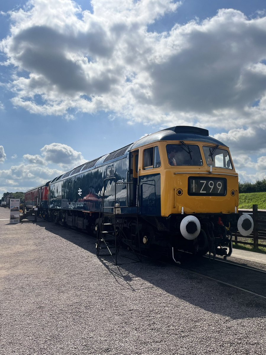 V4Castor's tweet photo. Fabulous day out @GcrGreat today with bonus look around the fantastic 1705 #class47 #TRAIN #railway #locomotive #trainspotting https://t.co/fRdKSQaWz3