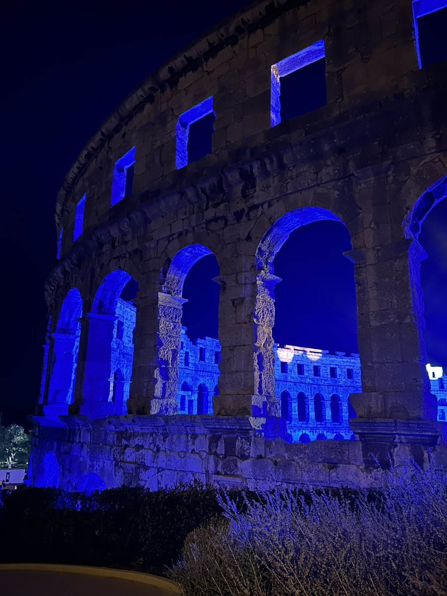 ItsMiaG's tweet photo. Gladiators active inside https://t.co/sQsbcwY7HE
