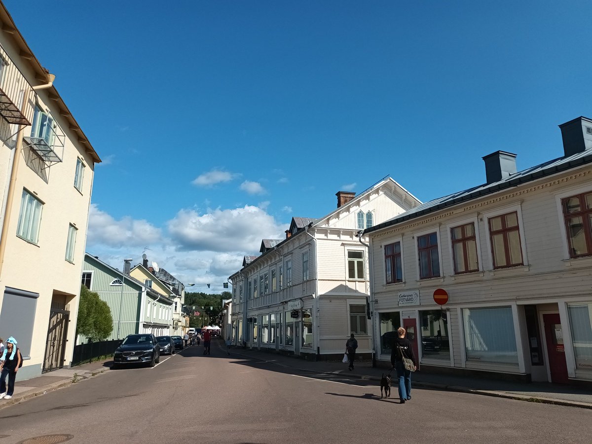 kristallnaach's tweet photo. Ja..ein wunderschönes Städtchen..
..aber heute einfach zu überlaufen!
#Flohmarkt #Loppis #Schweden
#Oxhälja #marknad #Filipstad 🇸🇪 #Värmland 🦌 #Elchenländle23 https://t.co/ykVQgRy59C