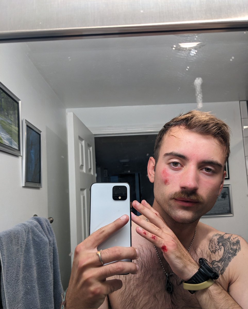 JoeMamaGames3's tweet photo. Do me a favour and check your right mirror while making a turn, thx https://t.co/gj04pv2b19