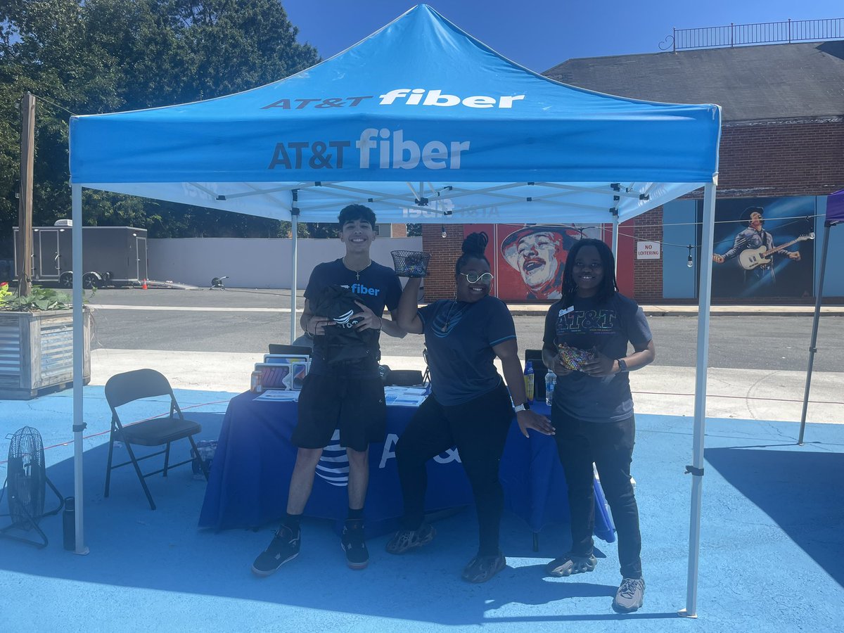 kirvanderhoof's tweet photo. @CrownJulesNC coming together for Taste of Caribbean - Back to school JAM!! Handing out FANs in this heat! 🔥@JohnnyGarSan @Kennethcan10 @julestwentysix @VinceLeaks #LifeAtATT #ATTemployee #MASstrong #WinAsOne 🌐💙☀️ @theeastregion https://t.co/ckDvbkgsXl