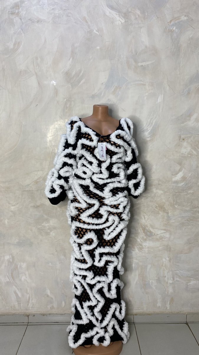 AJEbabahStudio's tweet image. A hand made crochet with beautiful design  by @Ore_akiinde 

Took 300 hours and 5 trials but Ozzy design as a 60 inches full dress 🧶
#artisticwork #crochet #beautiful