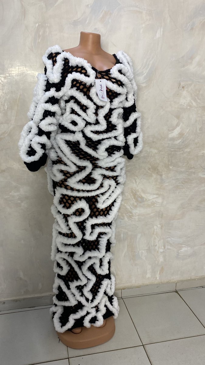 AJEbabahStudio's tweet image. A hand made crochet with beautiful design  by @Ore_akiinde 

Took 300 hours and 5 trials but Ozzy design as a 60 inches full dress 🧶
#artisticwork #crochet #beautiful