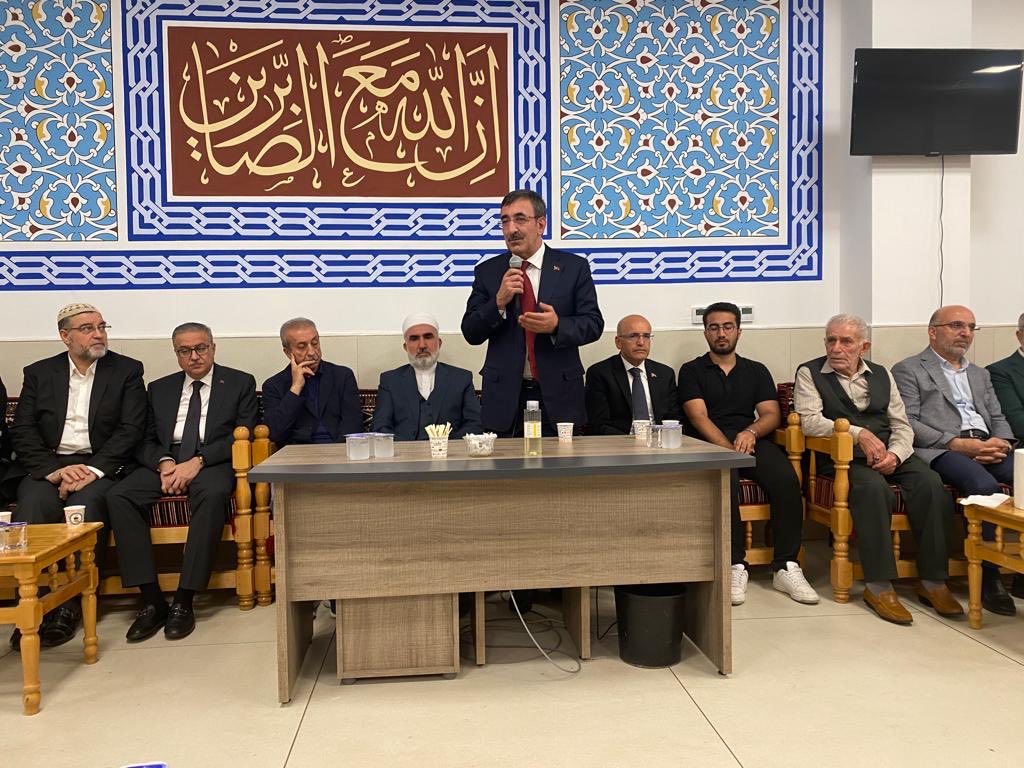 Çok değerli ağabeyim Kutbettin Arzu’yu çok zamansız rahmeti rahmana uğurladık. Taziyesi dost ve sevenleriyle doldu taştı..Allah cc makamını ali mekanını cennet eylesin🙏