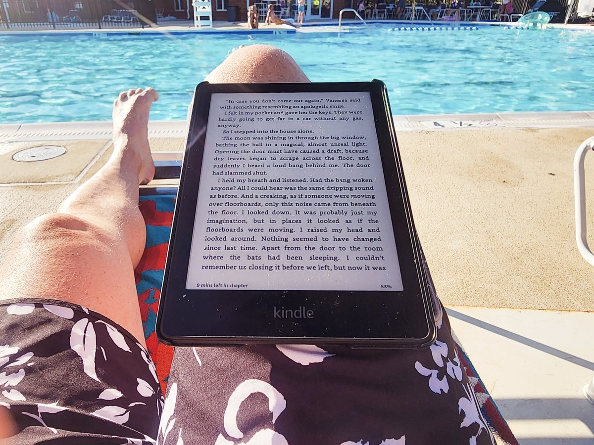 jkellyjr's tweet photo. Not too many good pool days left...have to enjoy them while we can. Currently reading The Night House by Jo Nesbo. Spooky creepy story on a bright sunny day. #booktwt #NightHouse https://t.co/tBFeYo90rv