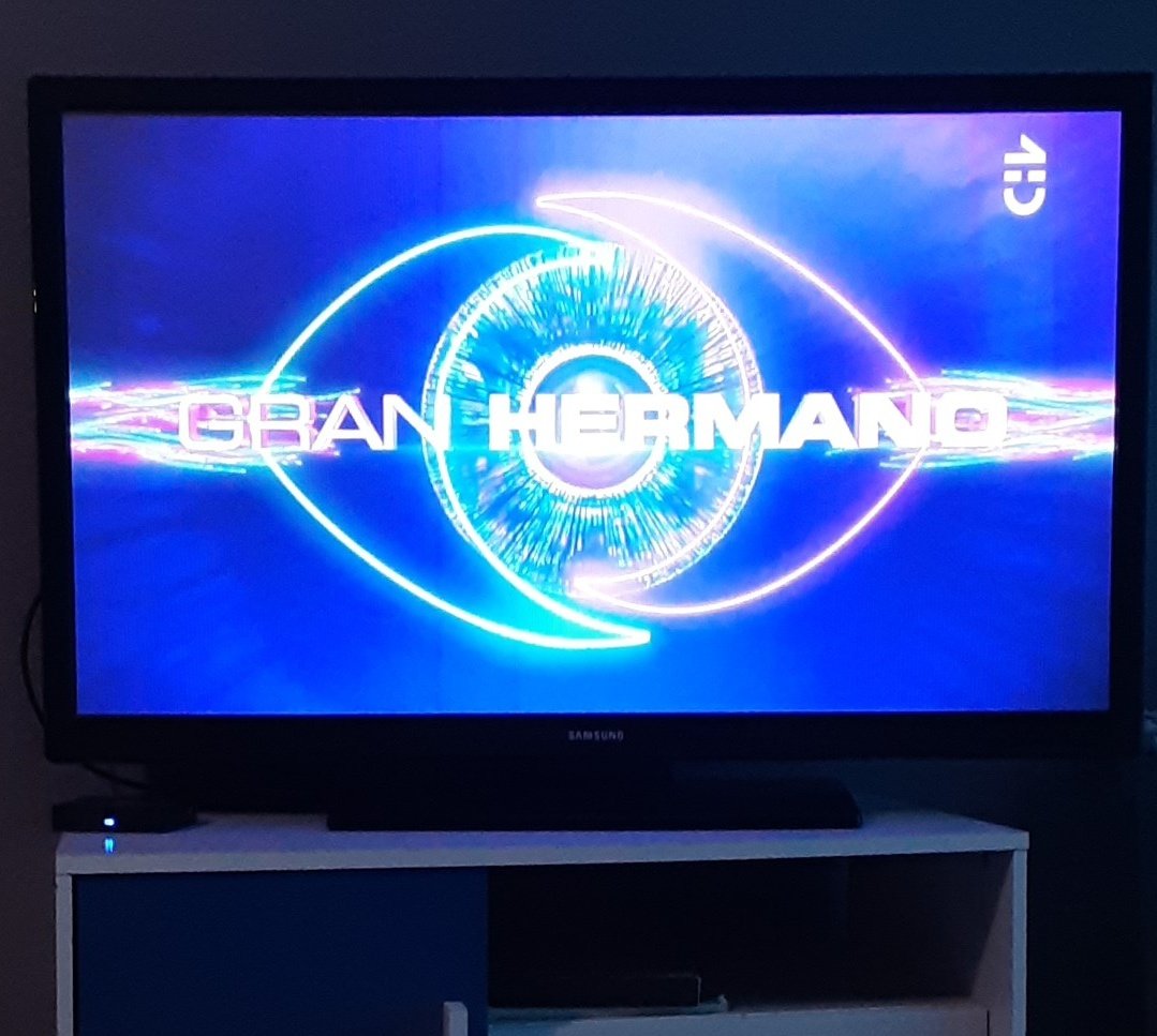 theodorealar's tweet photo. Aquí esperando si cae alguna migaja del "24/7" que nos vendió el #GranHermanoCHV Produccion callampera mataformato 🤡 #TheLulosShow #TheLulosShows https://t.co/jwNcpGbGjH